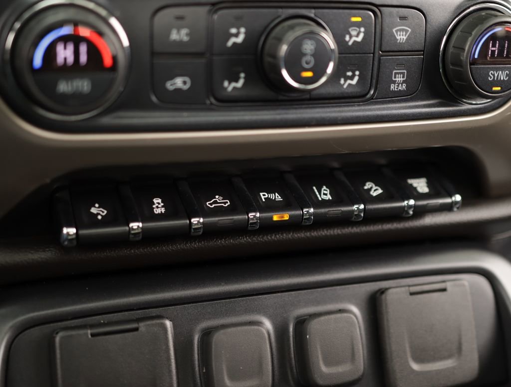 Used 2019 SUMMIT WHITE GMC Denali image 18