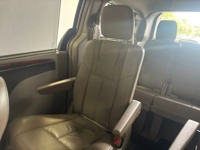Used 2015 Beige Chrysler Limited image 16
