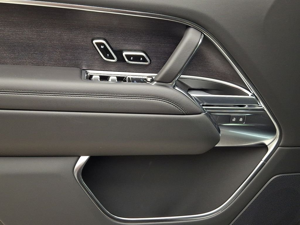 New 2026 Carpathian Grey Land Rover SE image 9