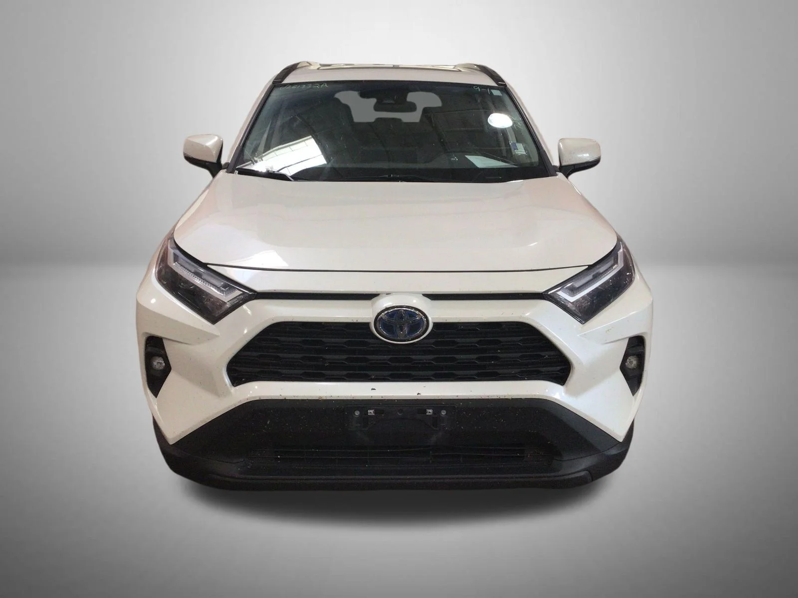 Used 2022 White Toyota XLE Premium image 2