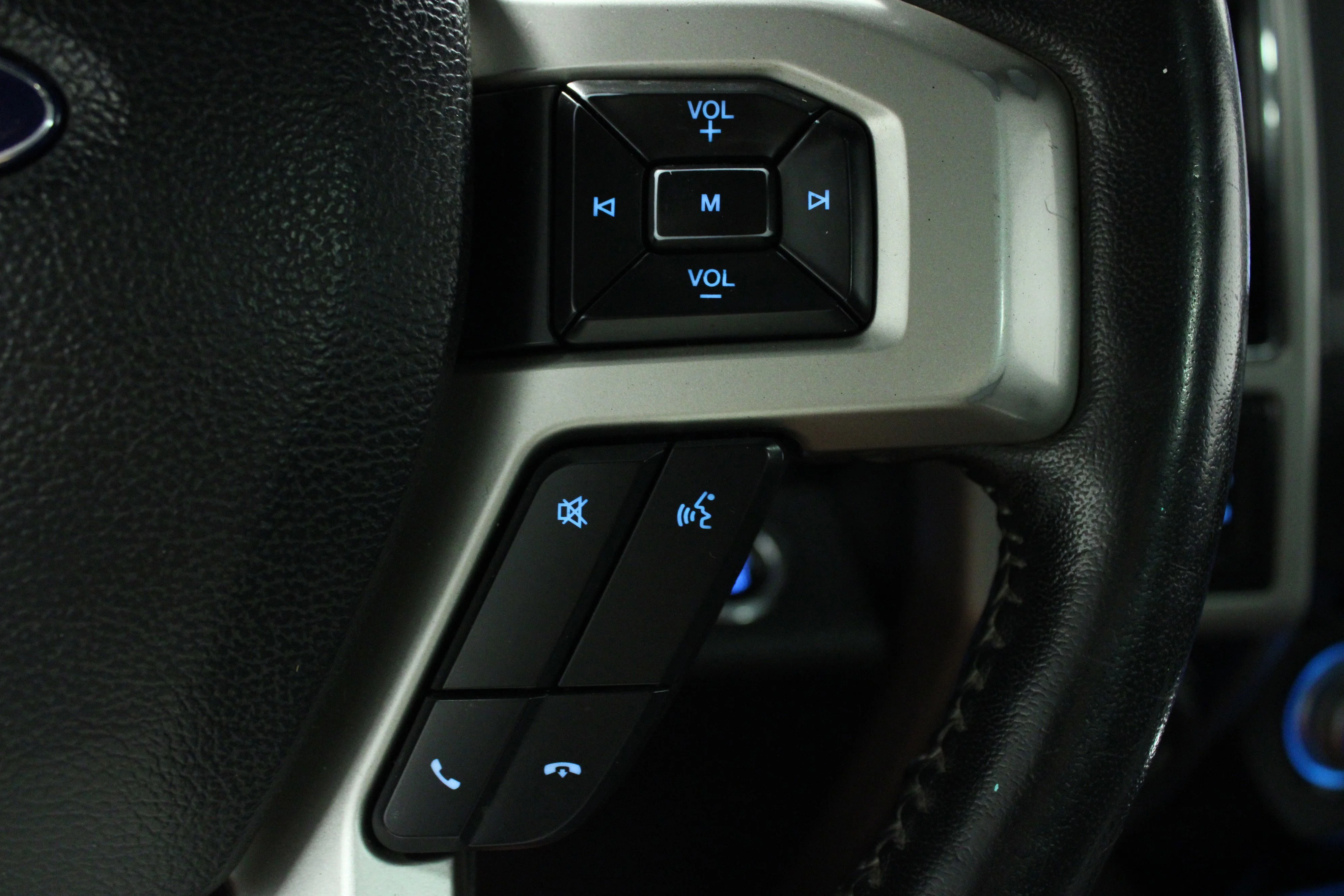 Used 2018 Shadow Black Ford LARIAT image 21