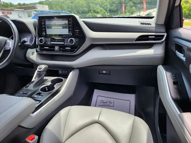 Used 2022 Gray Toyota XLE image 19