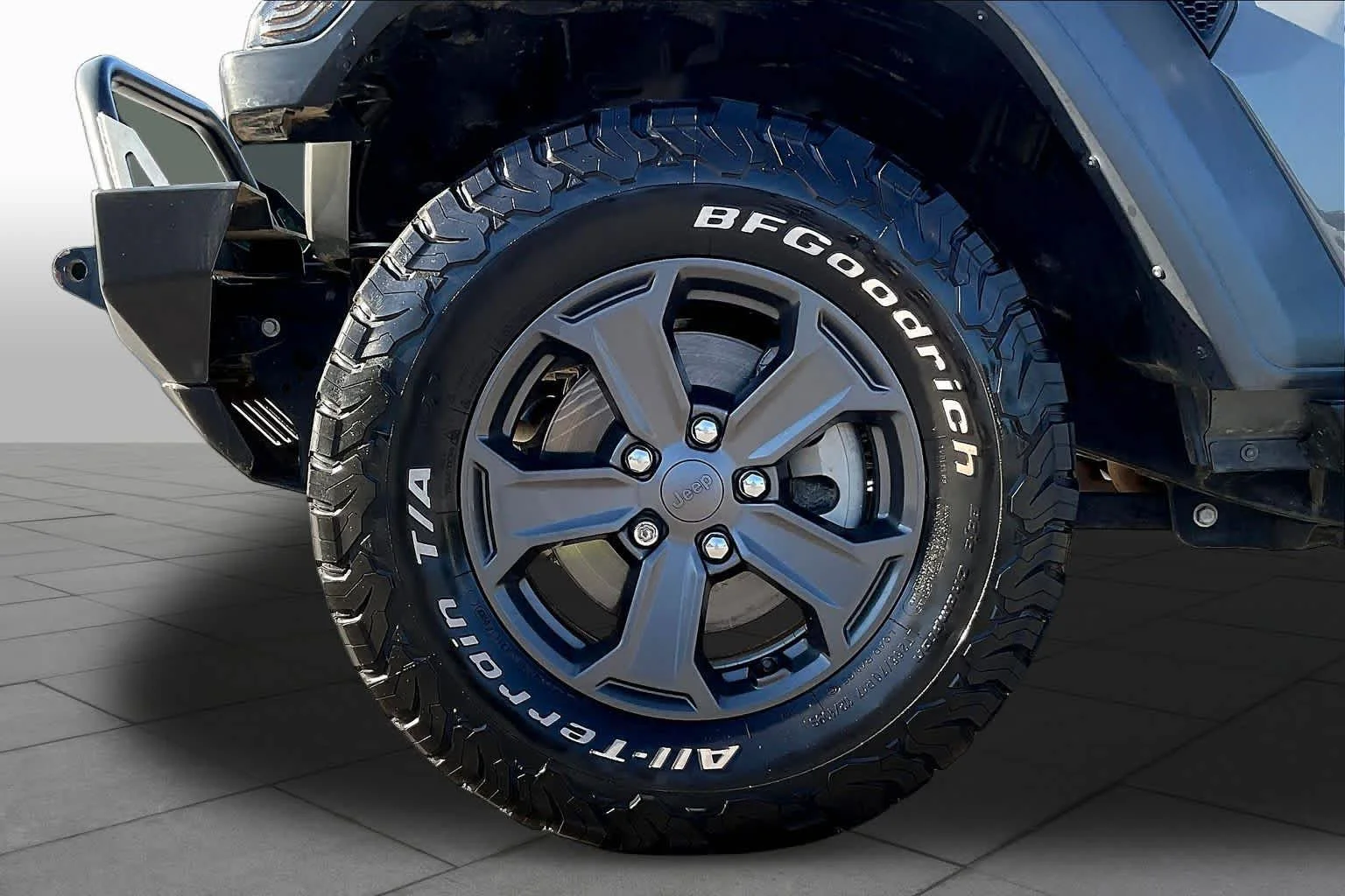 Used 2018 Sting-Gray Clearcoat Jeep Sport S image 11