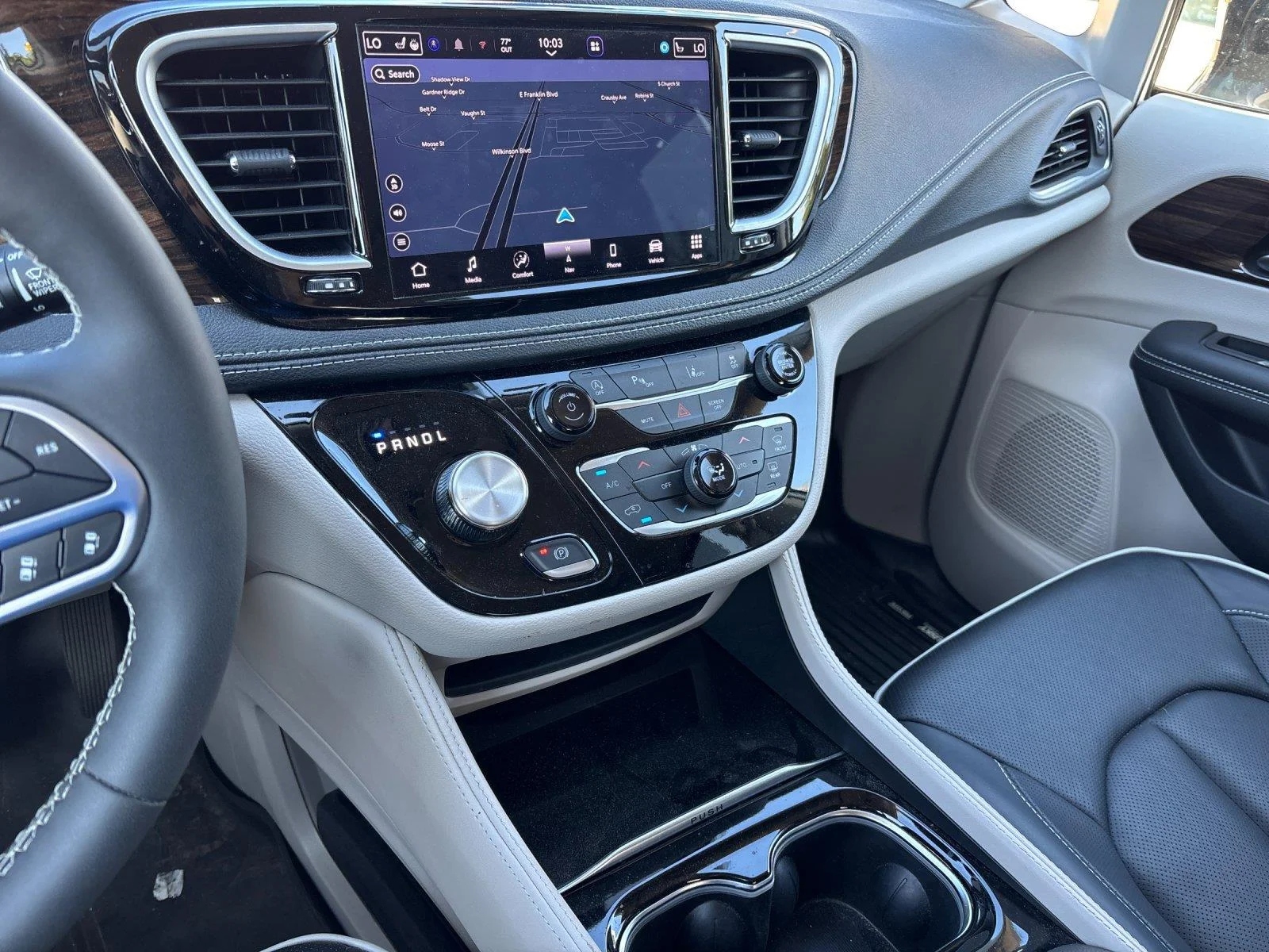 Used 2023  Chrysler Limited image 26