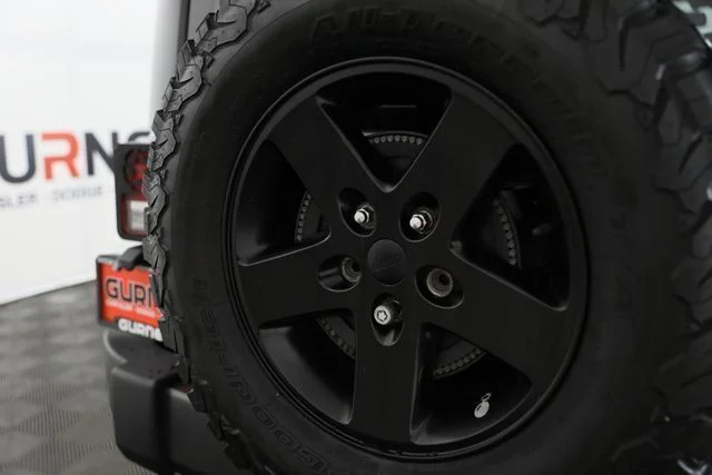Used 2017 Silver Jeep  image 26
