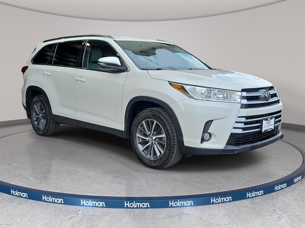 Used 2019 White Toyota XLE image 4