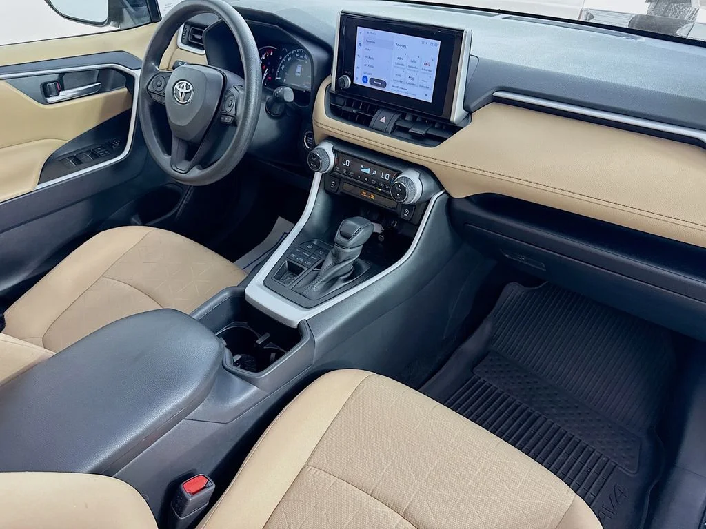 Used 2025  Toyota XLE image 35