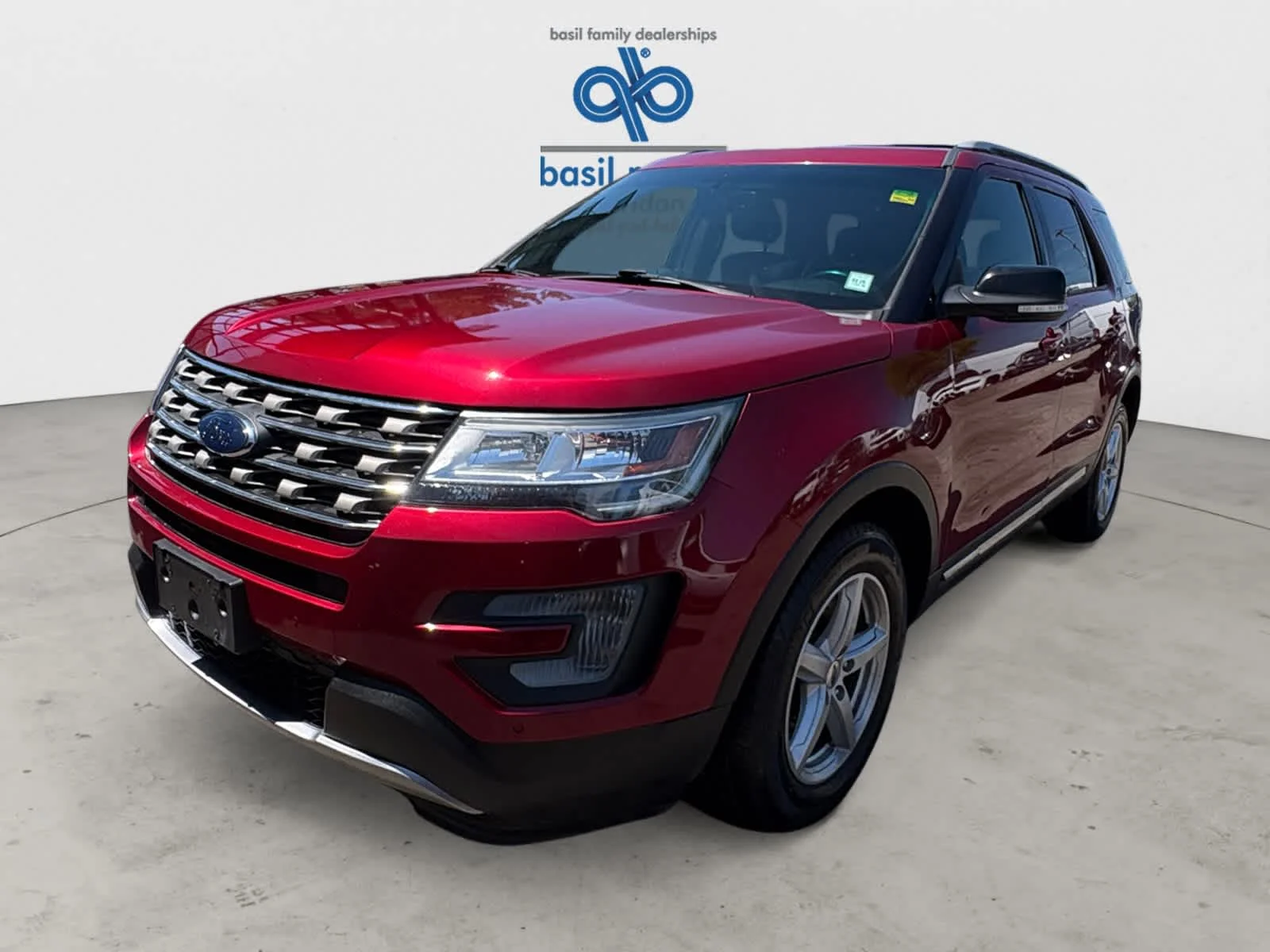 Used 2016 Ruby Red Metallic Tinted Clearcoat Ford XLT image 2