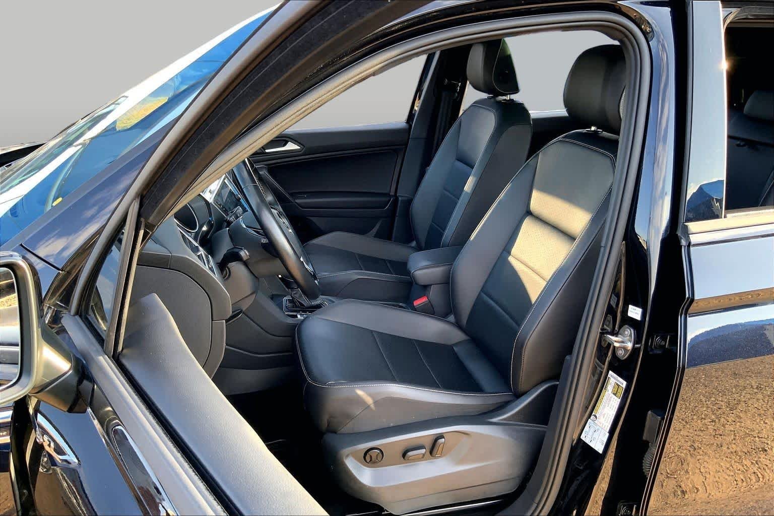 Pre-Owned 2021 Volkswagen Tiguan SE R-Line Black