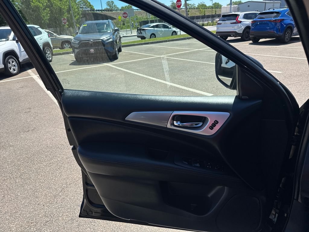 Used 2018 Black Nissan SL image 35