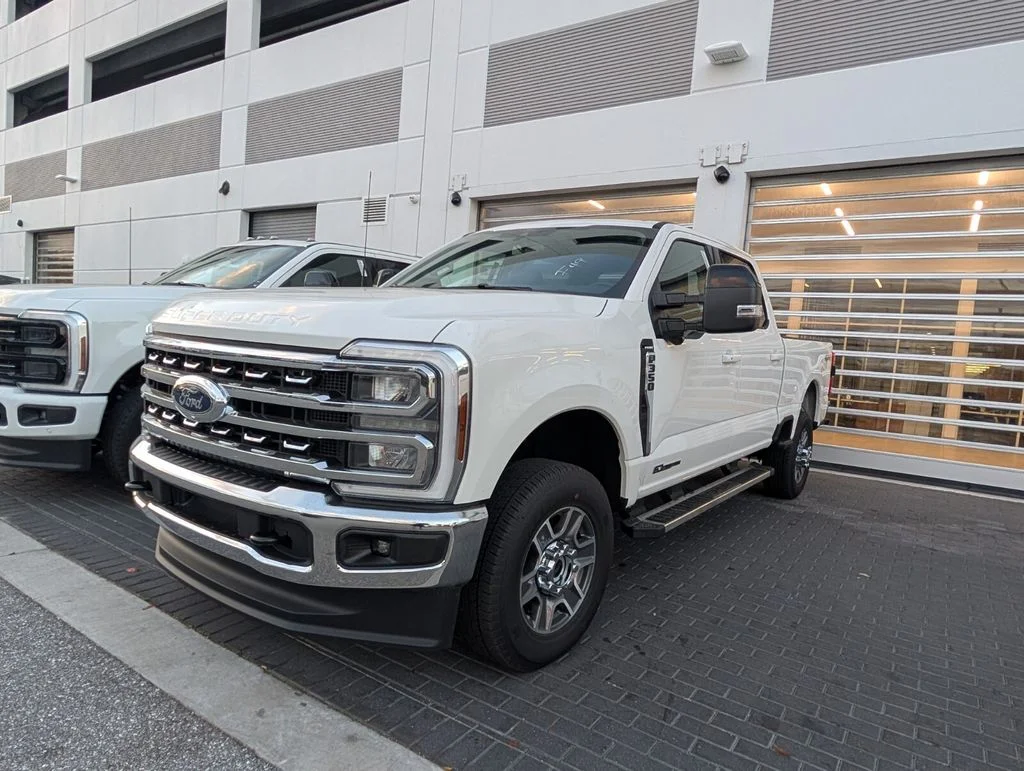 New 2026 Star White Metallic Tri-Coat Ford F-350® Lariat® image 3