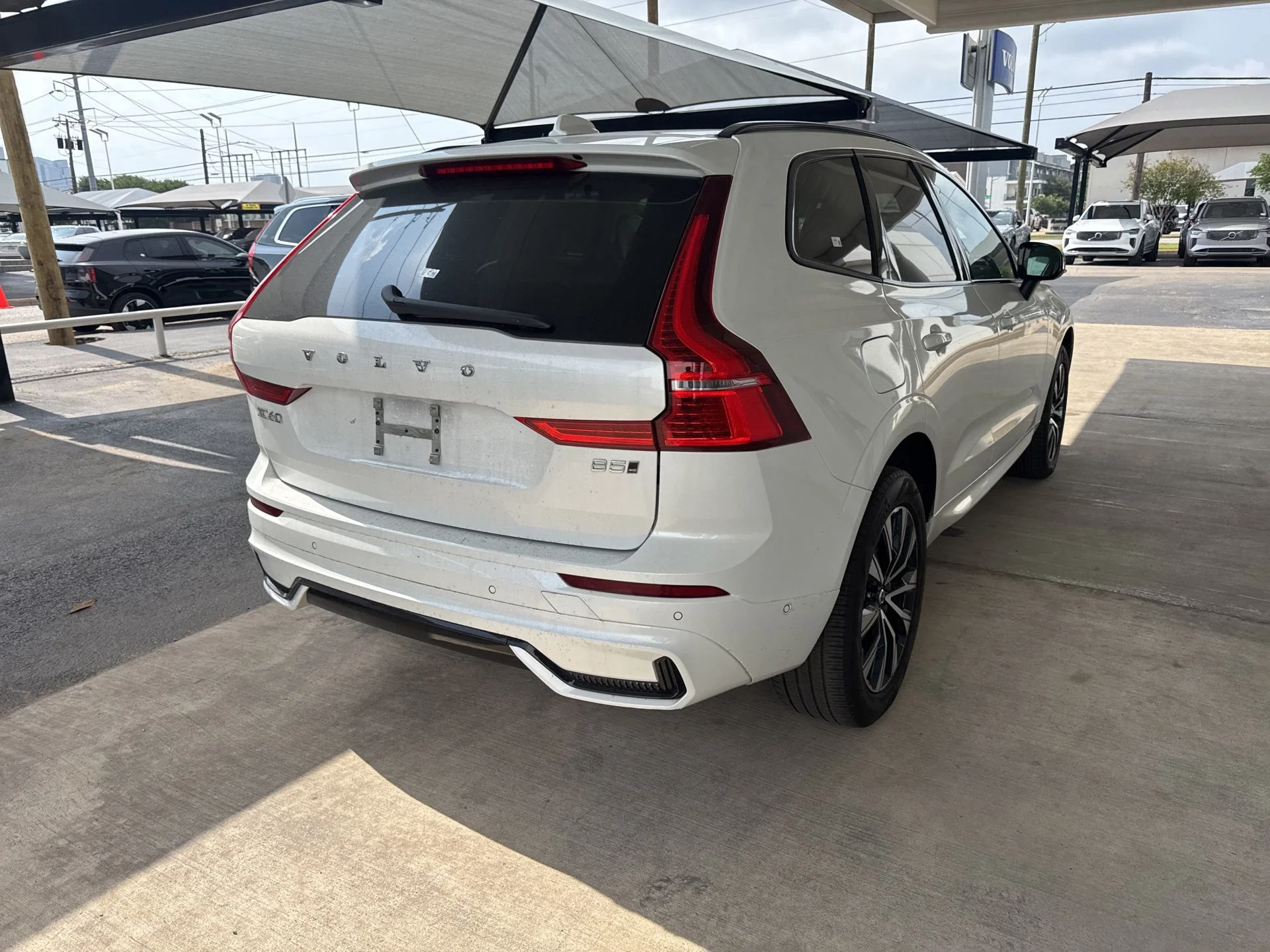 Certified Used 2024 Crystal White Volvo Plus image 5