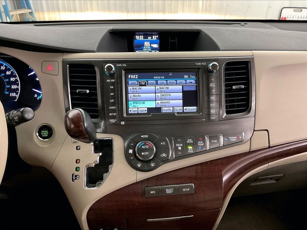 Used 2011 Green Toyota Limited image 36