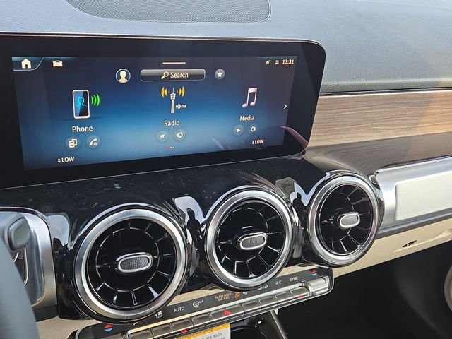 New 2026 Polar White Mercedes-Benz GLB250 image 12