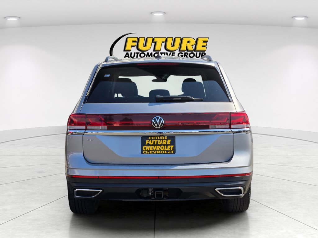 Used 2025  Volkswagen 2.0T SE w/Technology image 5