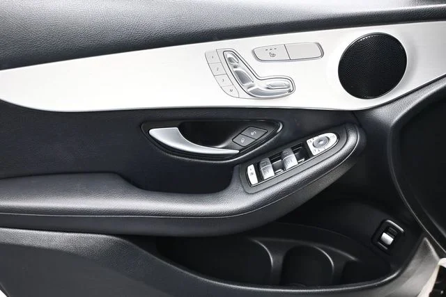Used 2022 White Mercedes-Benz GLC 300 image 7
