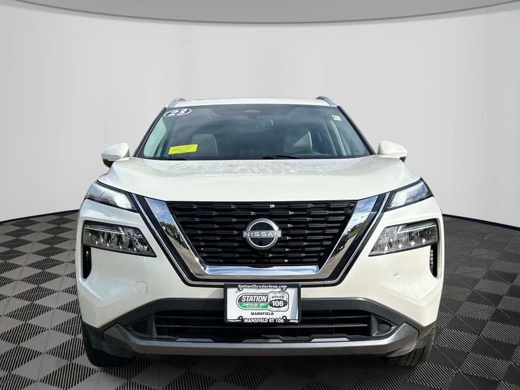 Used 2023 White Nissan SL image 8