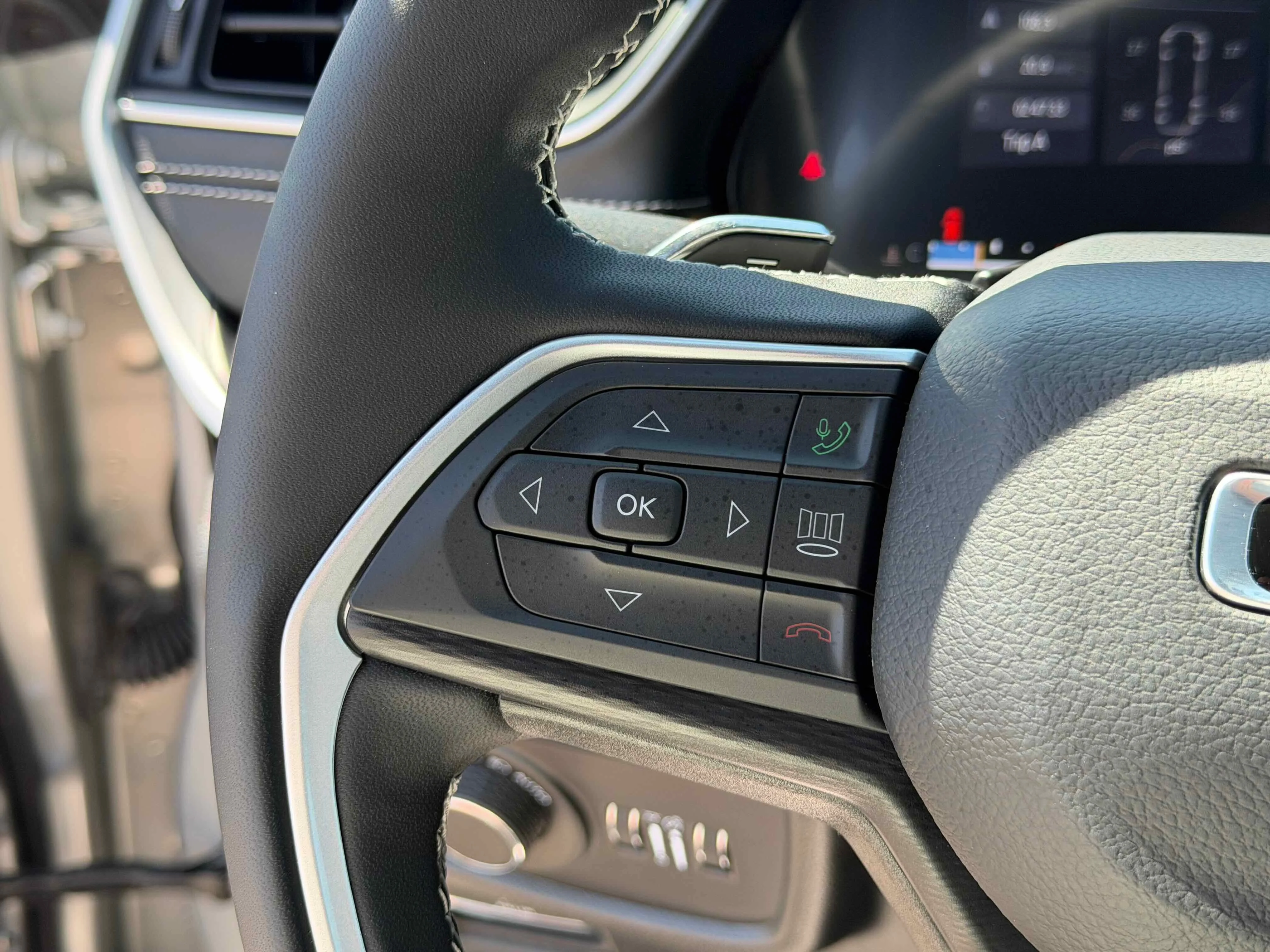 Used 2025 Silver Zynith Jeep Altitude X image 18