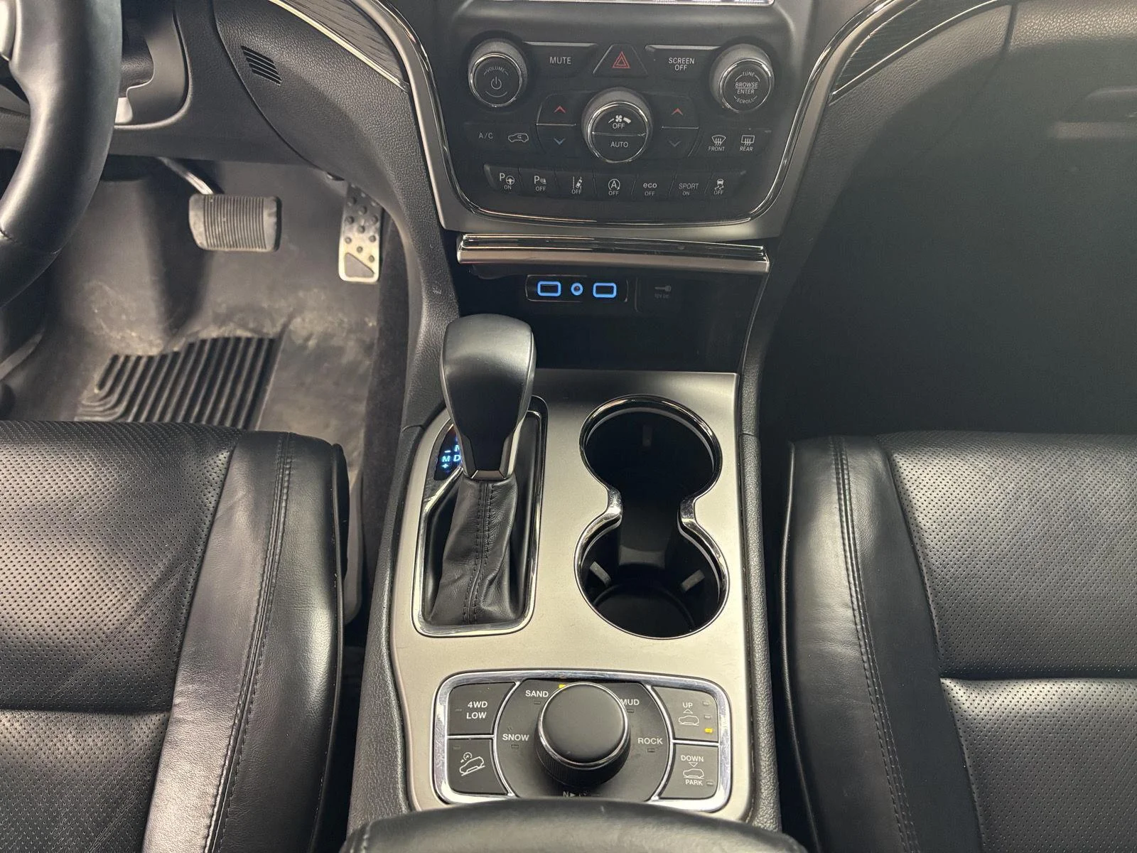 Used 2018 Bright White Clearcoat Jeep High Altitude image 33