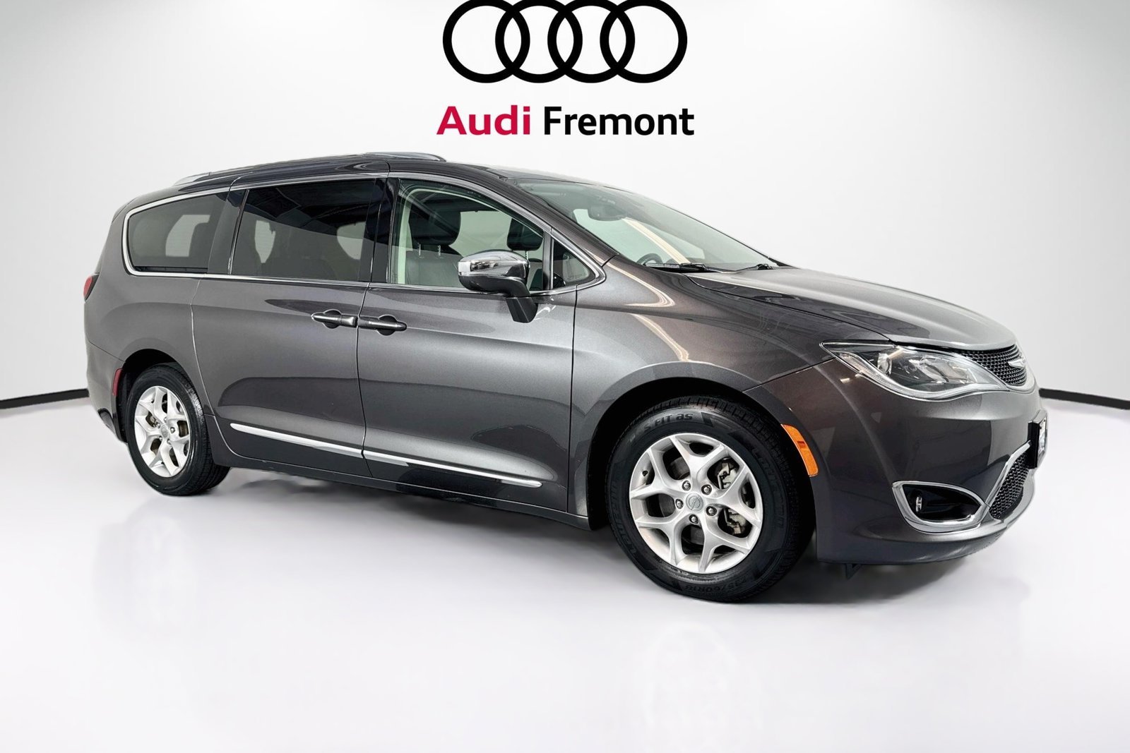 Used 2020 Granite Crystal Metallic Clearcoat Chrysler Limited image 7