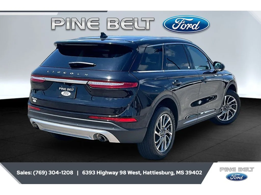 Used 2022 Infinite Black Metallic Clearcoat Lincoln Standard image 11