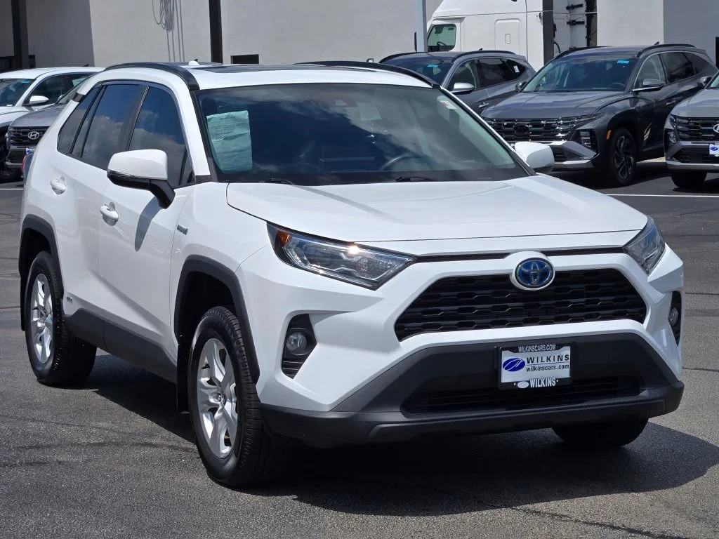 Used 2021 White Toyota XLE image 4