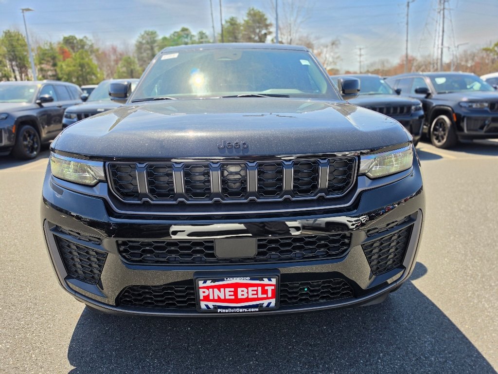 New 2026 Diamond Black Crystal Pearl-Coat Exterior Paint Jeep Altitude image 7