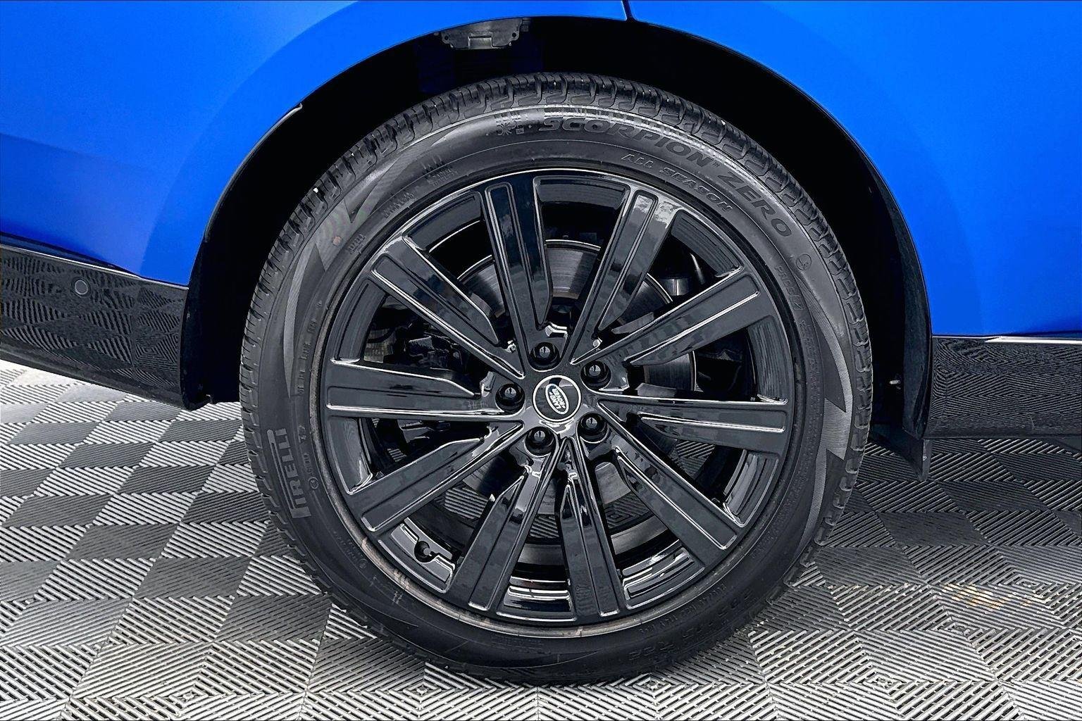 Used 2025 Velocity Blue in Satin Finish Land Rover Autobiography image 28