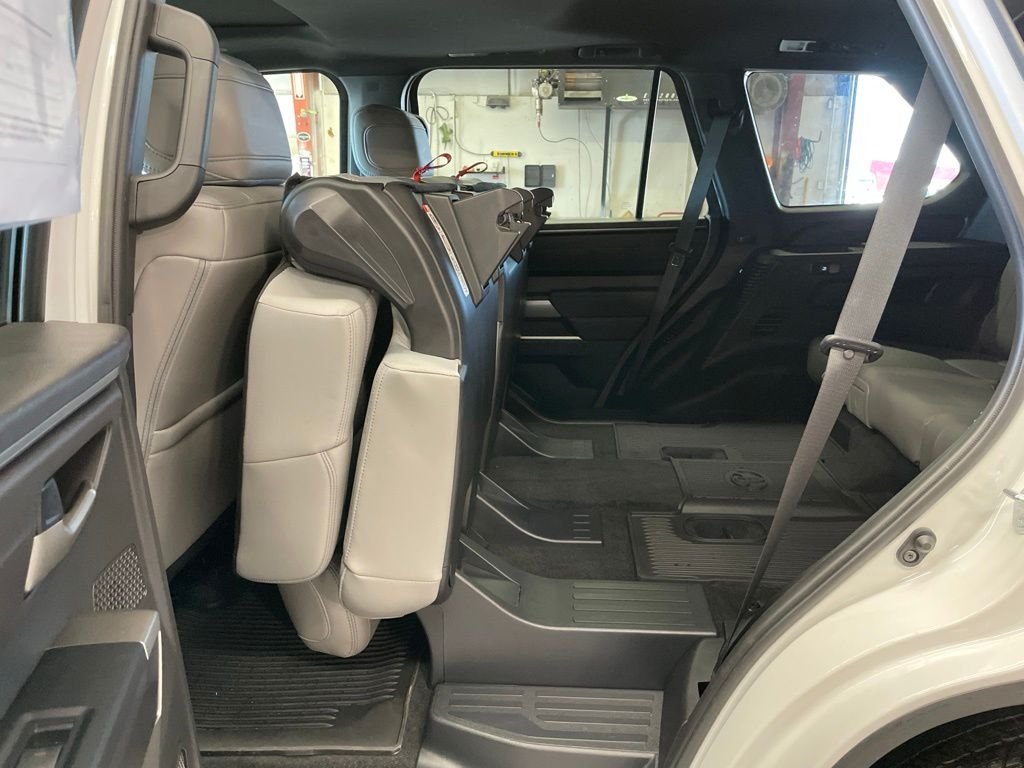 Used 2025 White Toyota SR5 image 27