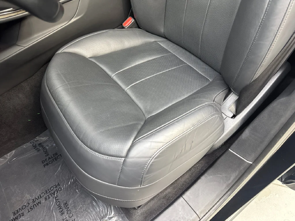 Used 2023 Black Land Rover SE image 30