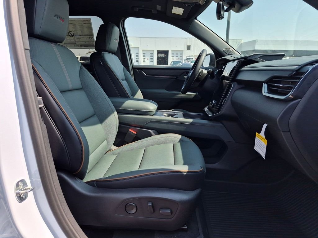 New 2026 Glacier White Tricoat GMC AWD AT4 image 24