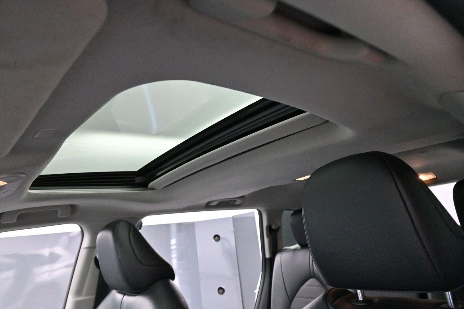 Used 2022 Wind Chill Pearl Toyota XLE image 30