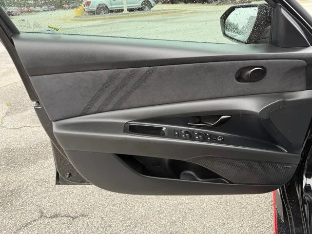 Used 2025 Black Hyundai Base image 10