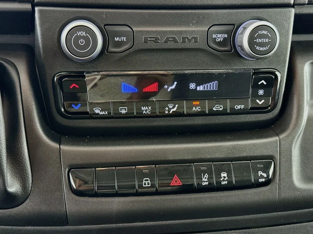 Used 2025 White Ram Base image 15