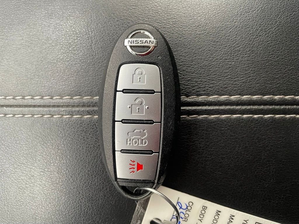 Used 2022 Gray Nissan S image 18