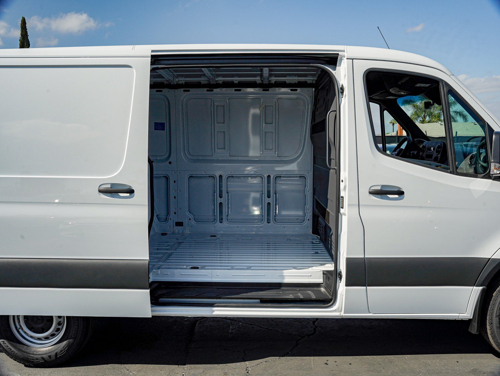 New 2026 Arctic White Mercedes-Benz 2500 Standard Roof I4 Diesel 144 Worker RWD image 9
