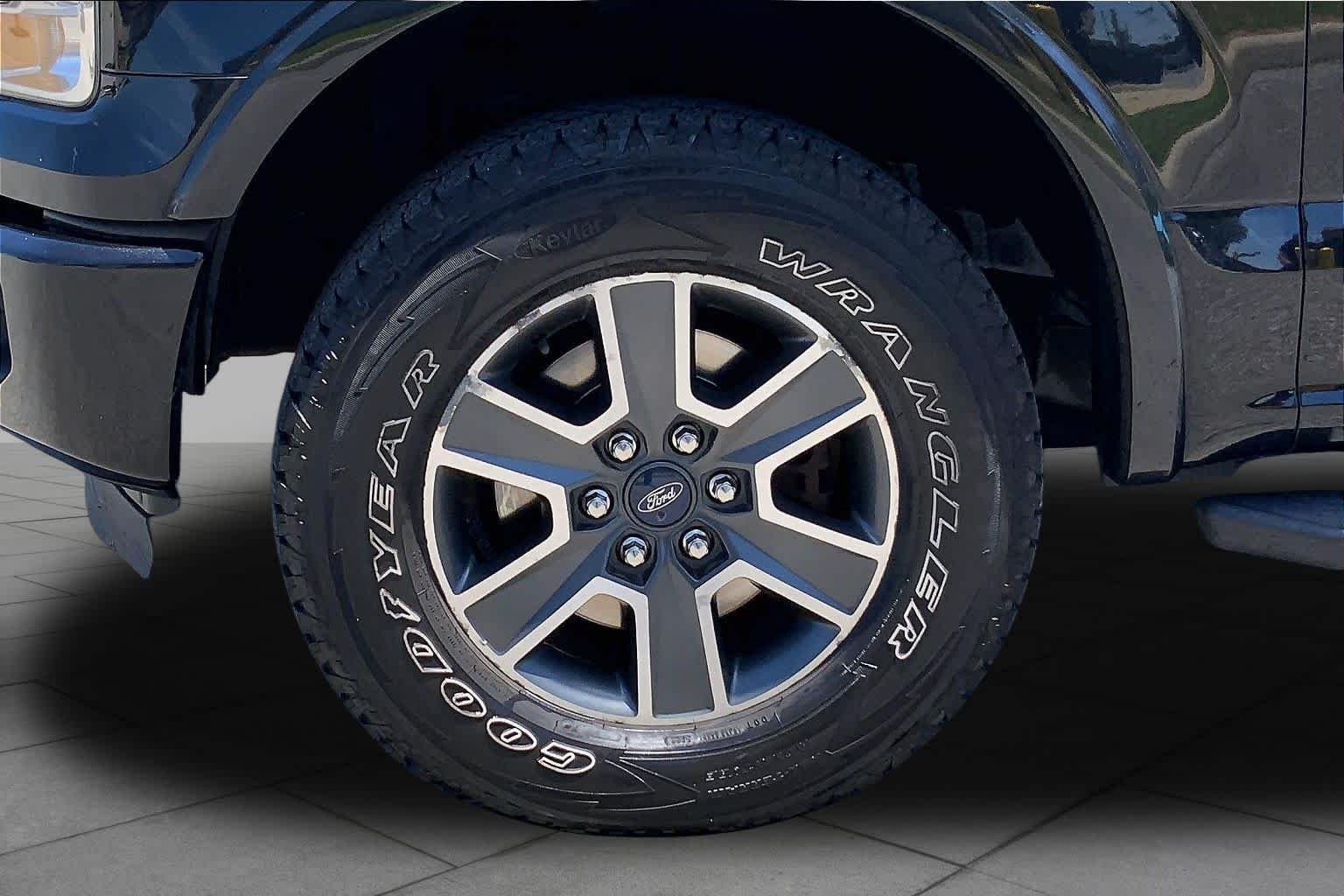 Used 2015 Tuxedo Black Metallic Ford XLT image 11