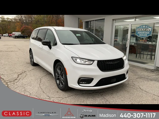 2026 Chrysler Pacifica Select