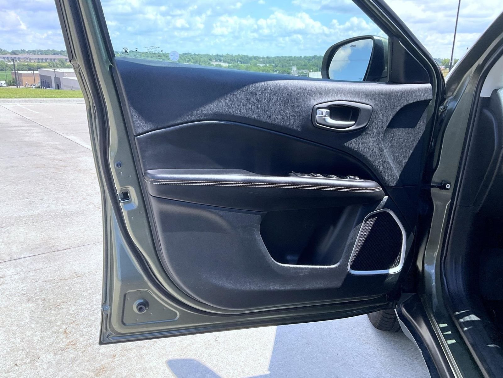 Used 2018 Green Jeep Latitude image 10