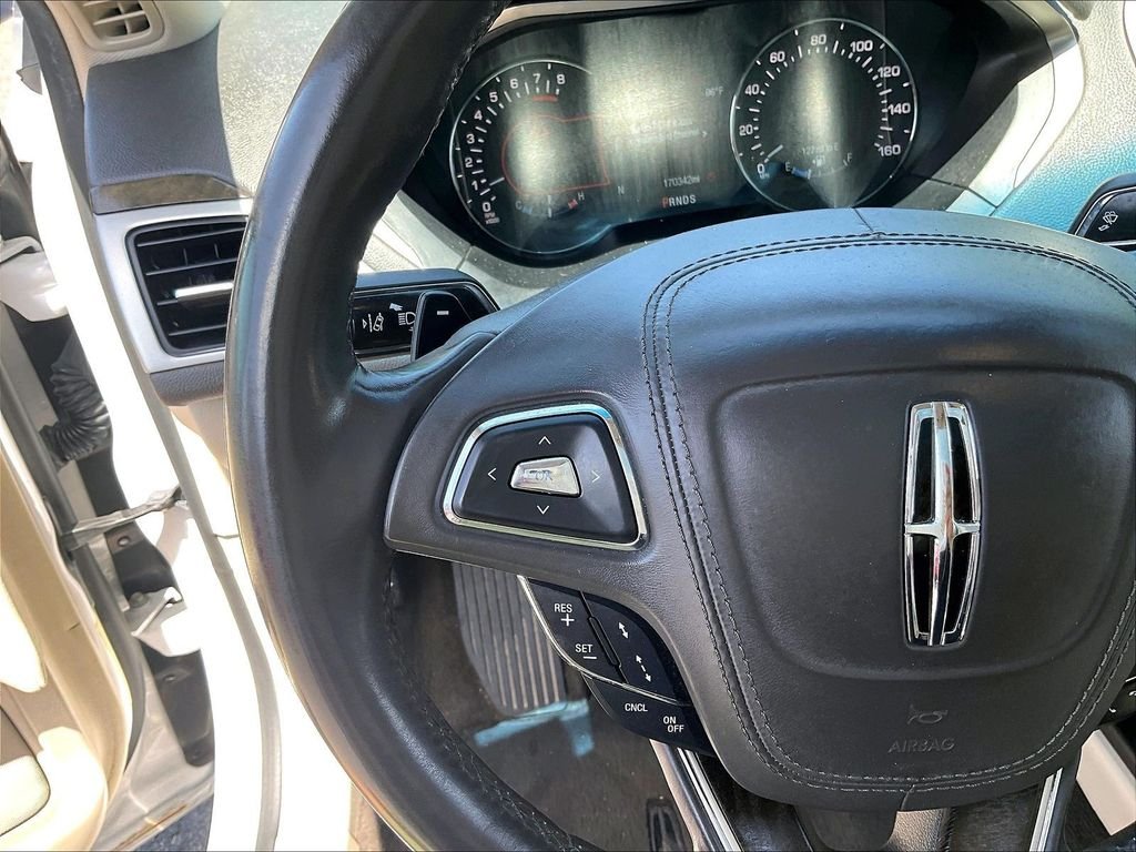 Used 2017 White Lincoln Reserve image 23