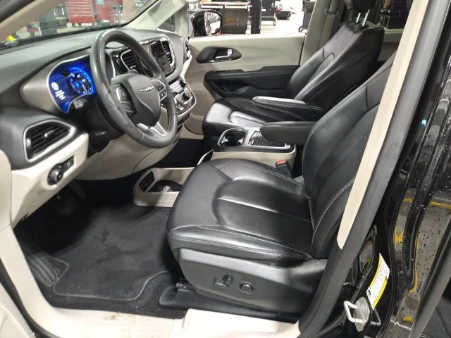 Used 2024 Black Chrysler Touring L image 13