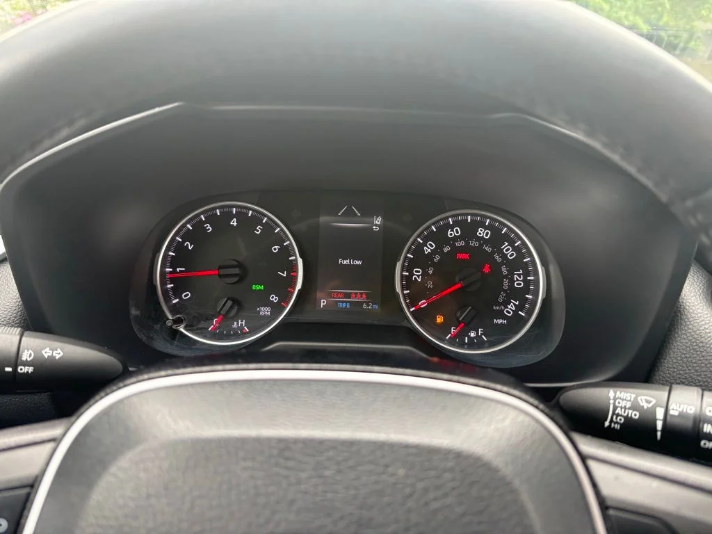 Used 2021 Silver Toyota XLE image 21