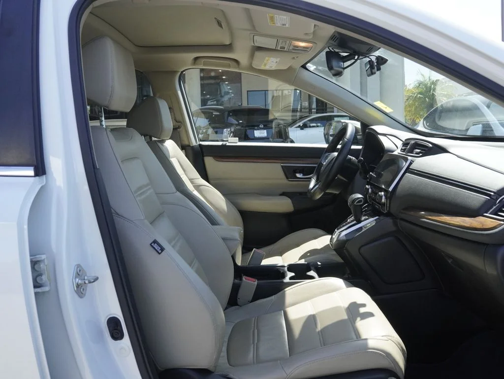 Used 2018 White Honda EX-L image 26