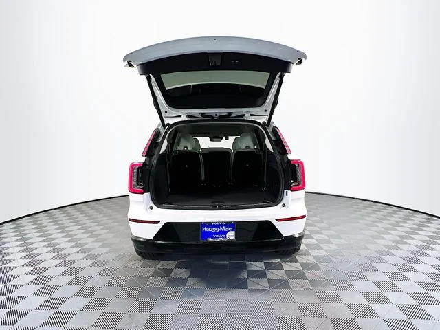 2025 Volvo EX90 Plus - Photo 17