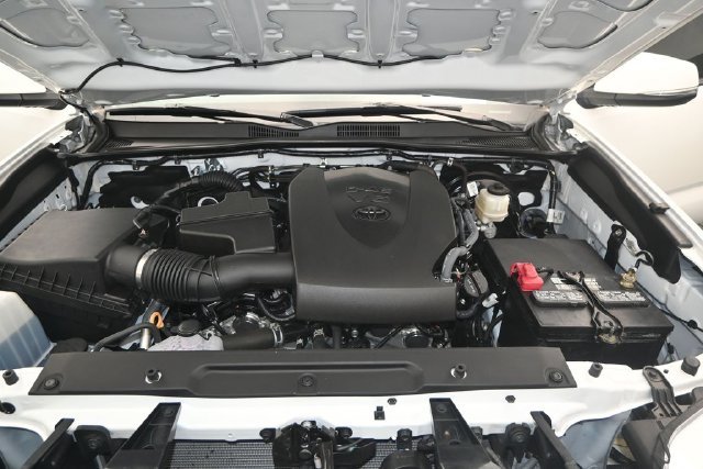 Used 2023 Ice Cap Toyota SR5 image 19