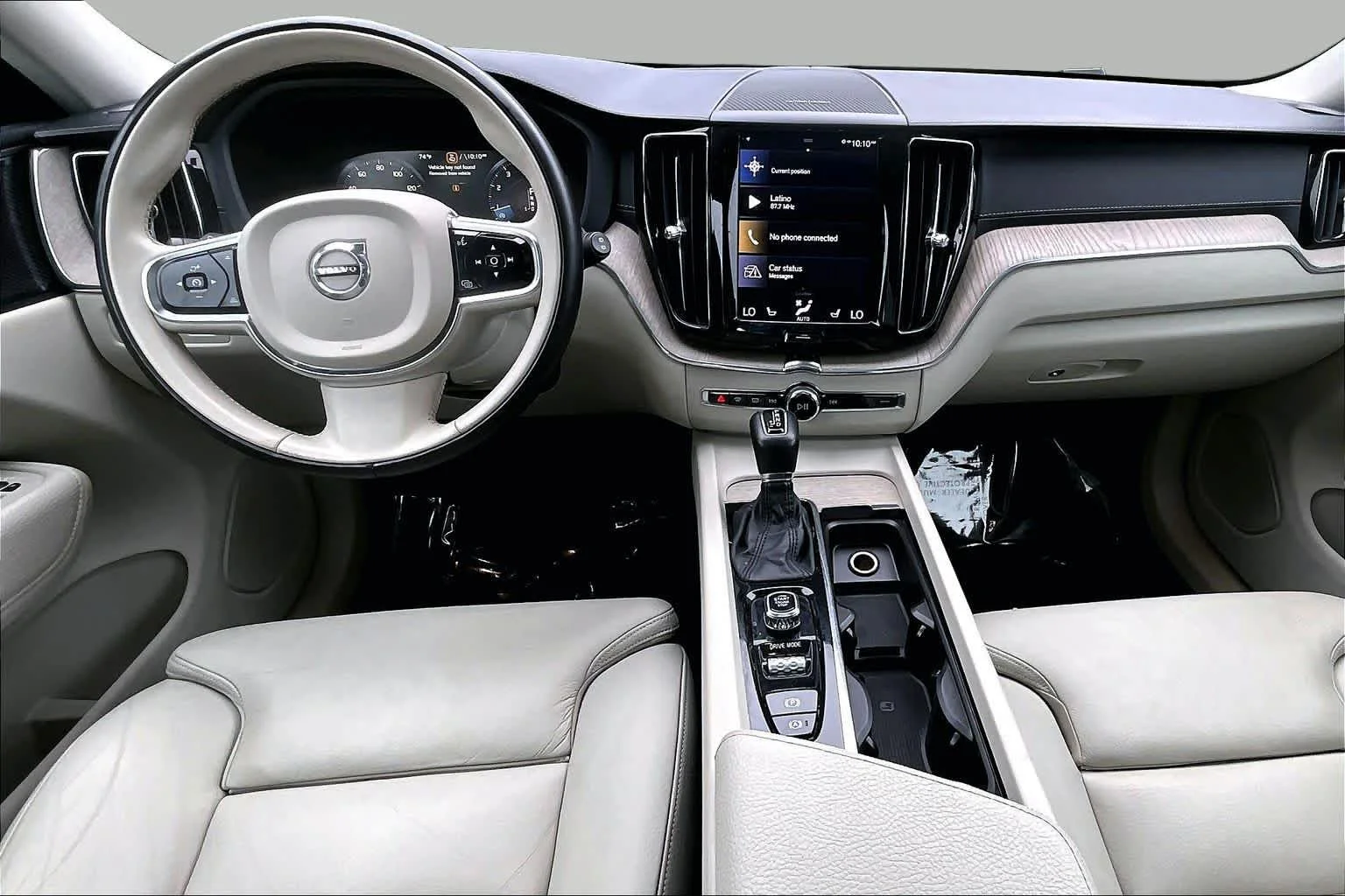 Used 2019 Bright Silver Metallic Volvo Inscription image 16