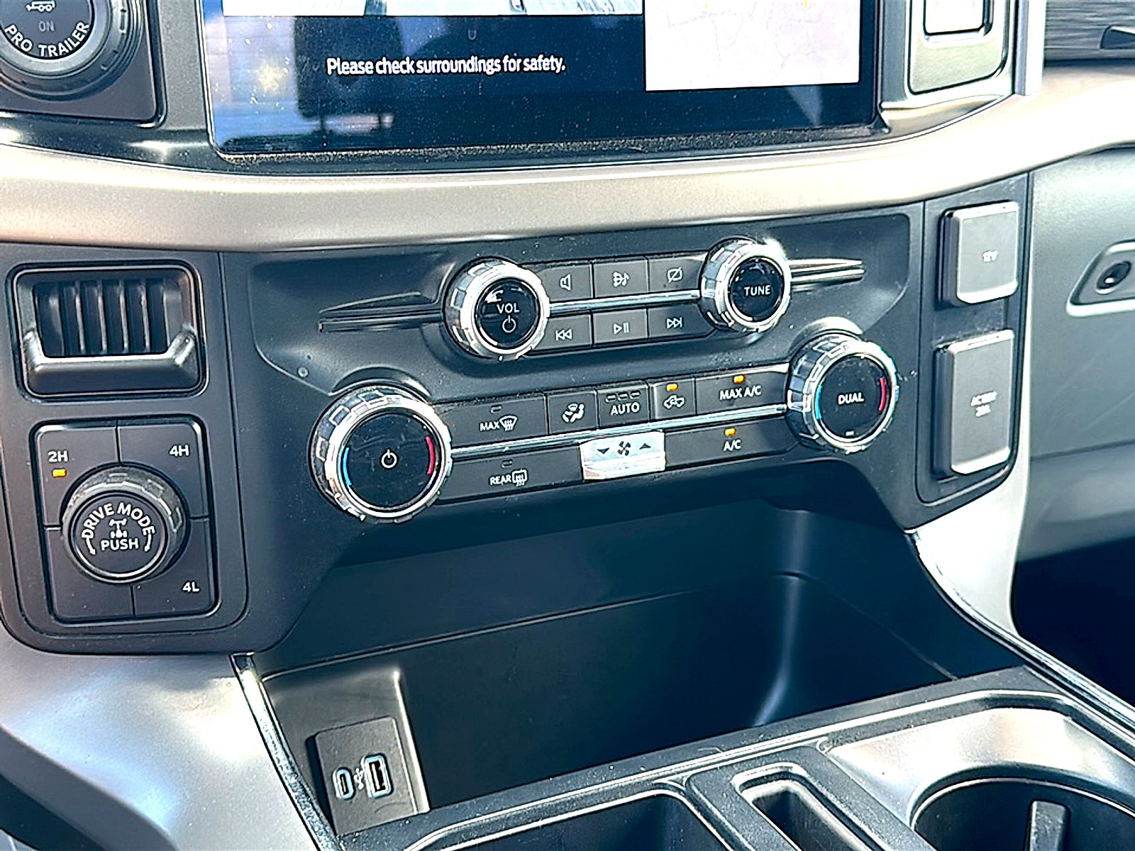 Used 2024 Agate Black Metallic Ford XLT image 34