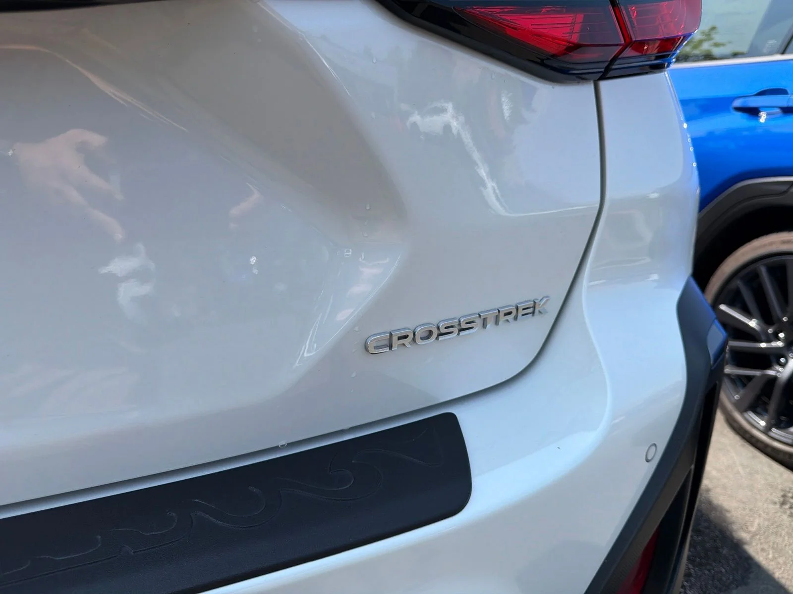 Used 2025 Crystal White Pearl Subaru Limited image 18