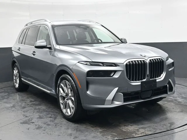 Used 2024 Gray BMW xDrive40i image 2