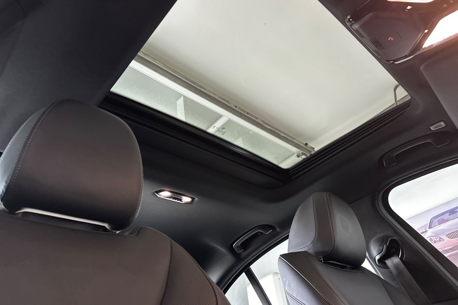 Used 2023 Alpine White BMW 330i image 15